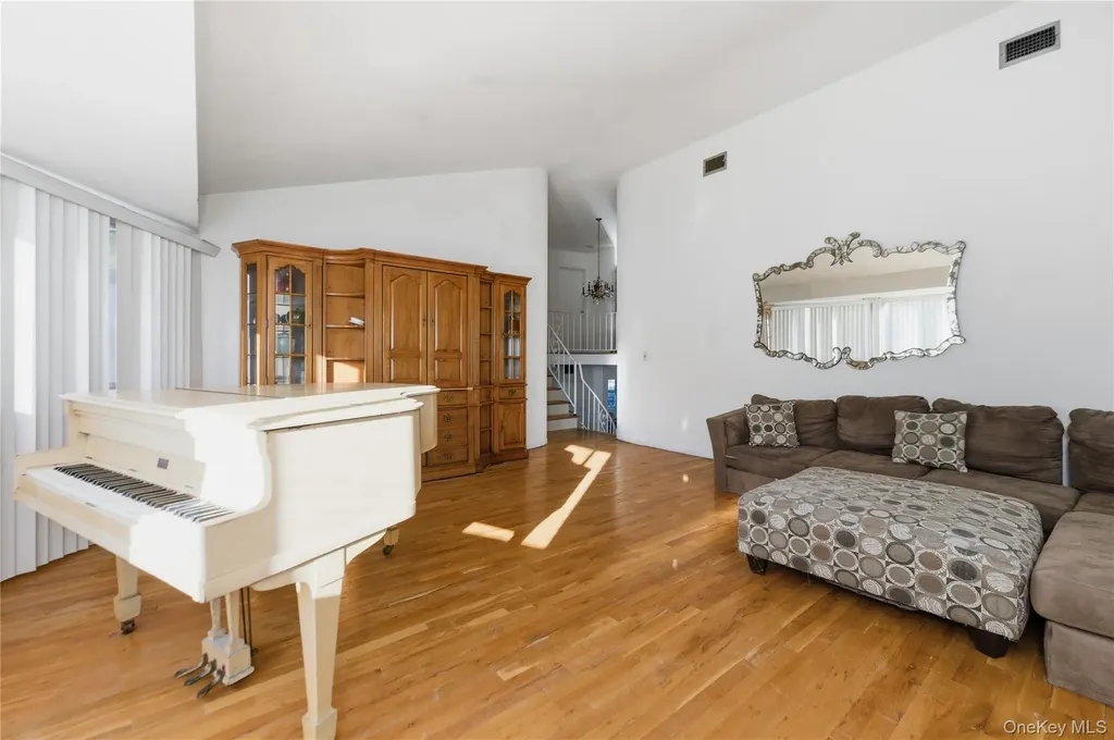 3924 Jane Lane Oceanside NY 11572