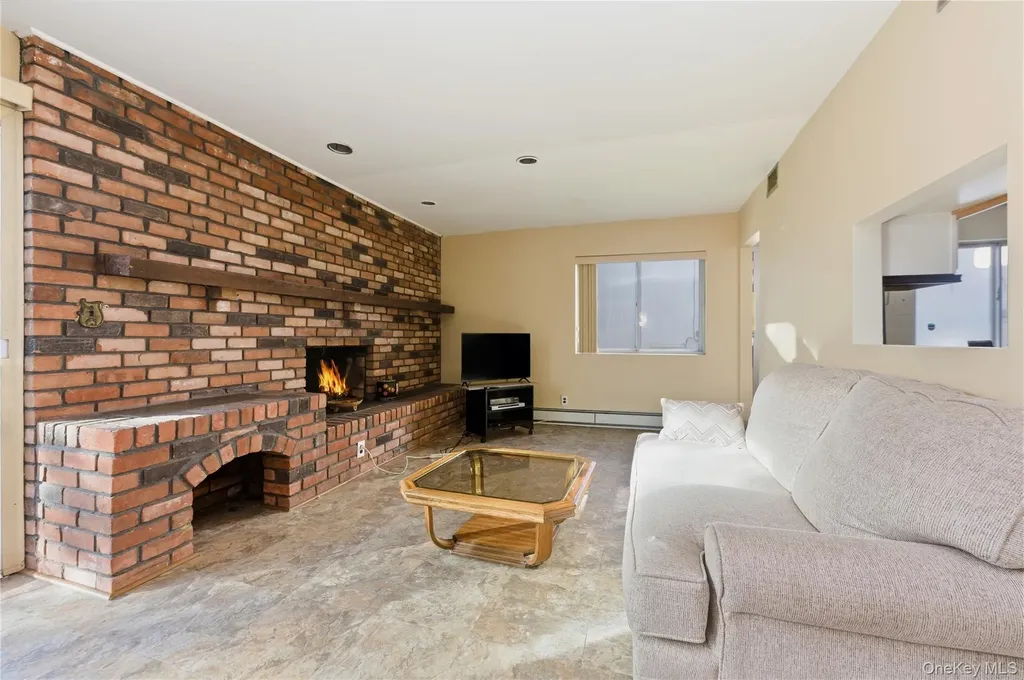 3924 Jane Lane Oceanside NY 11572