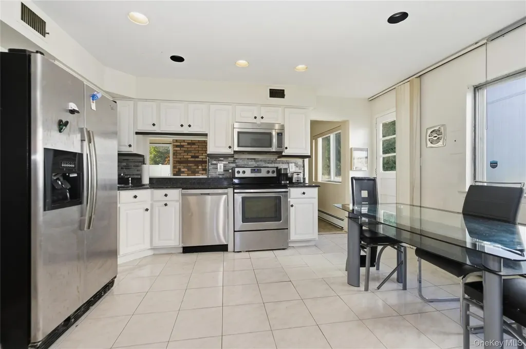 3924 Jane Lane Oceanside NY 11572