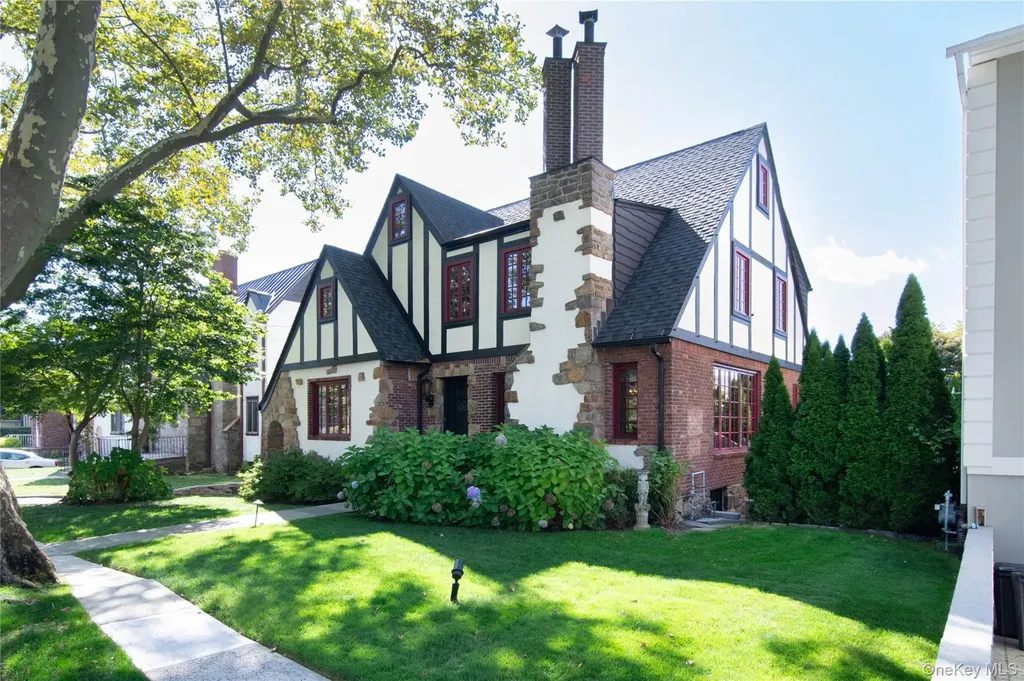 169 Kneeland Avenue Yonkers NY 10705