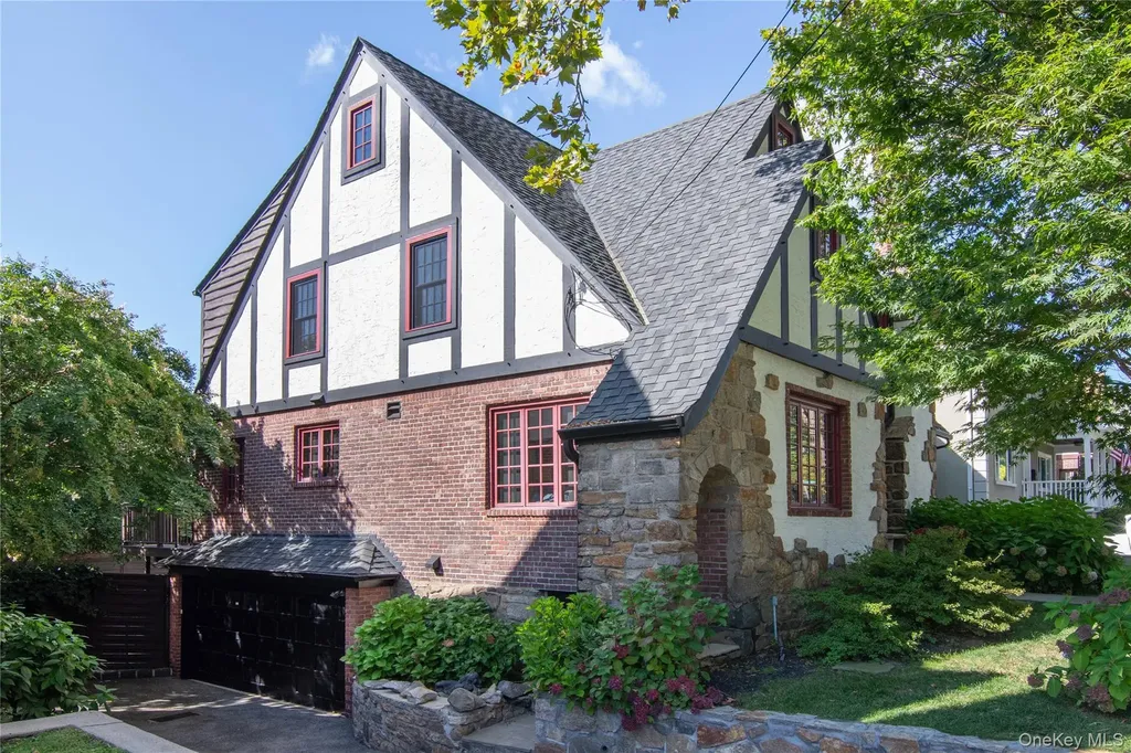 169 Kneeland Avenue Yonkers NY 10705