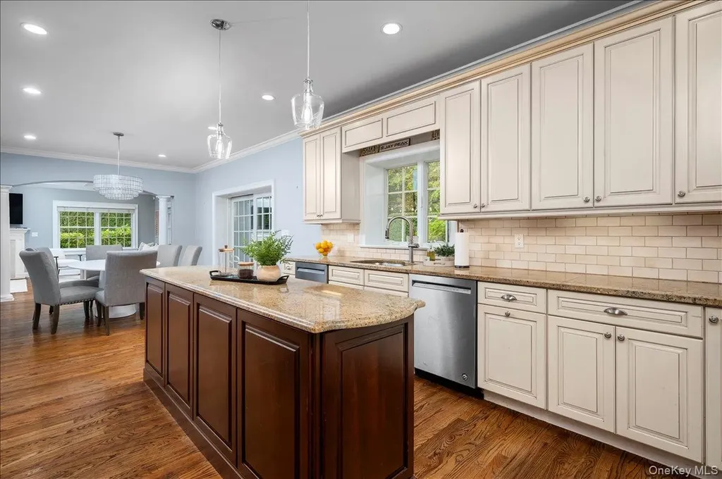 35 Holly Place Larchmont NY 10538