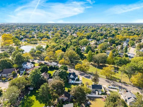 724 Foxhurst Road Baldwin NY 11510