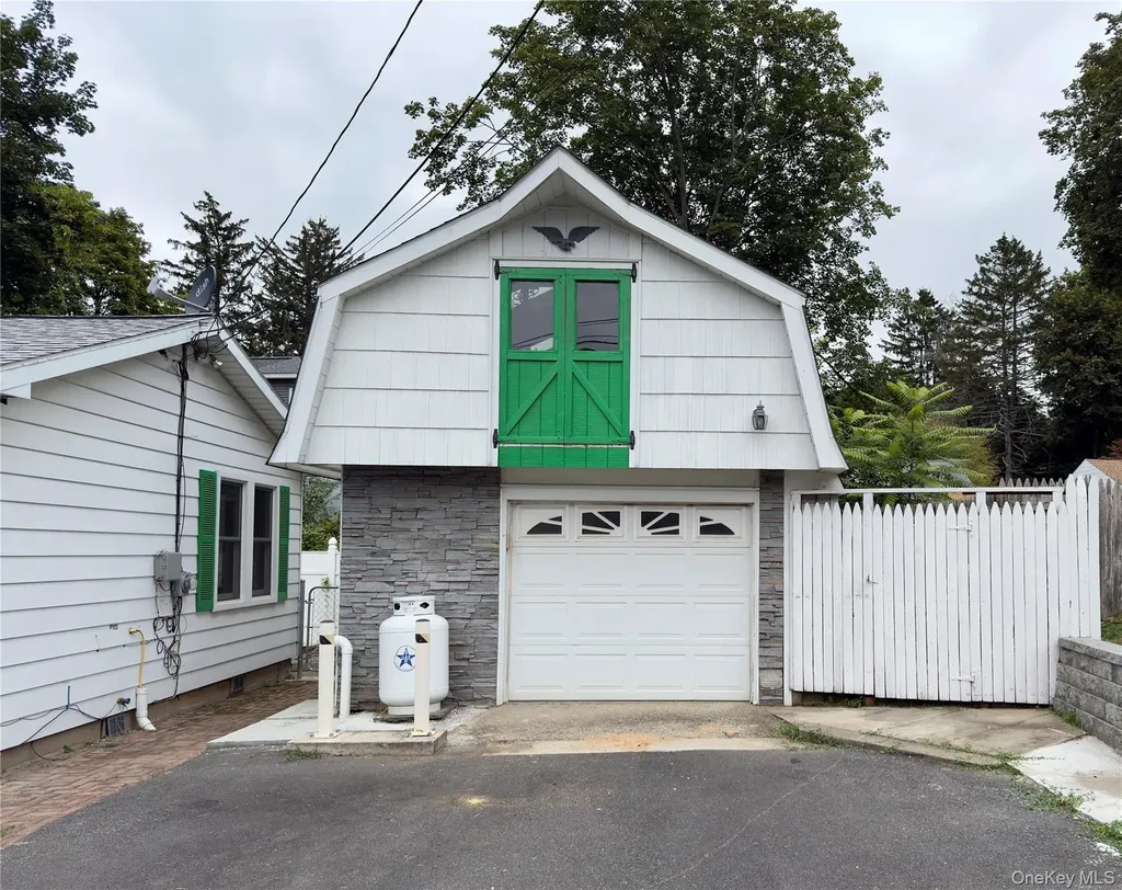 3 Hennessey Place Poughkeepsie NY 12601