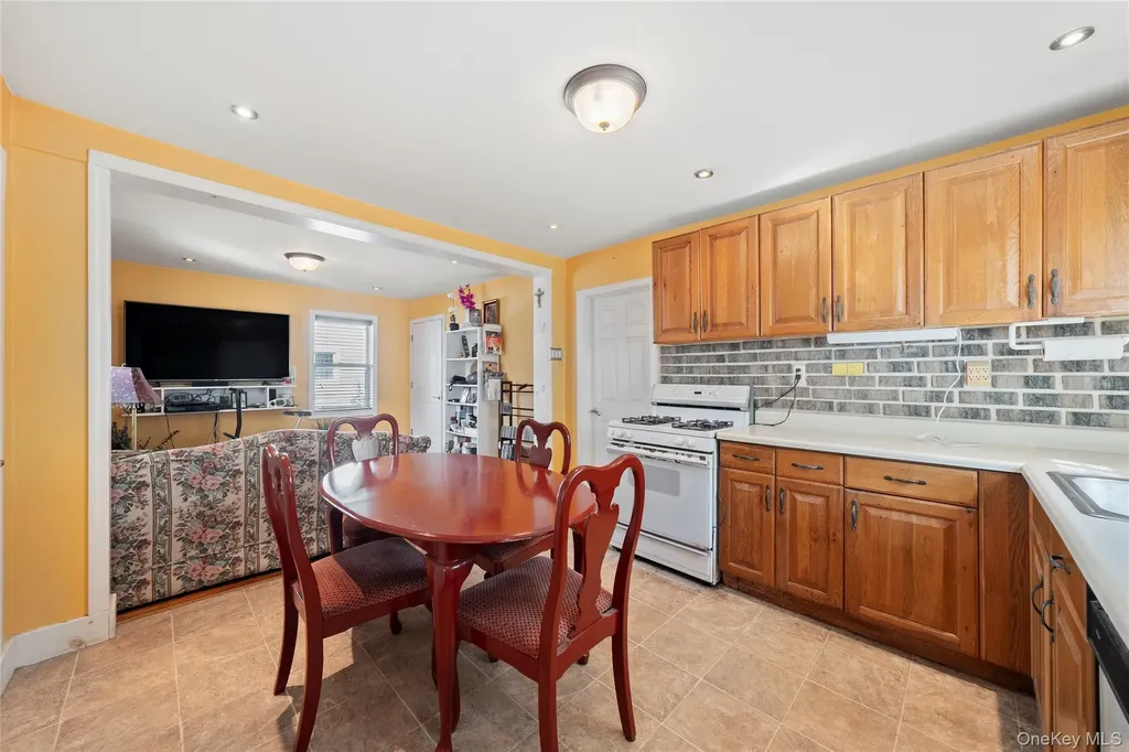 62 Center Avenue Bay Shore NY 11706