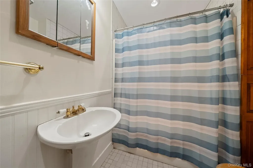 62 Center Avenue Bay Shore NY 11706