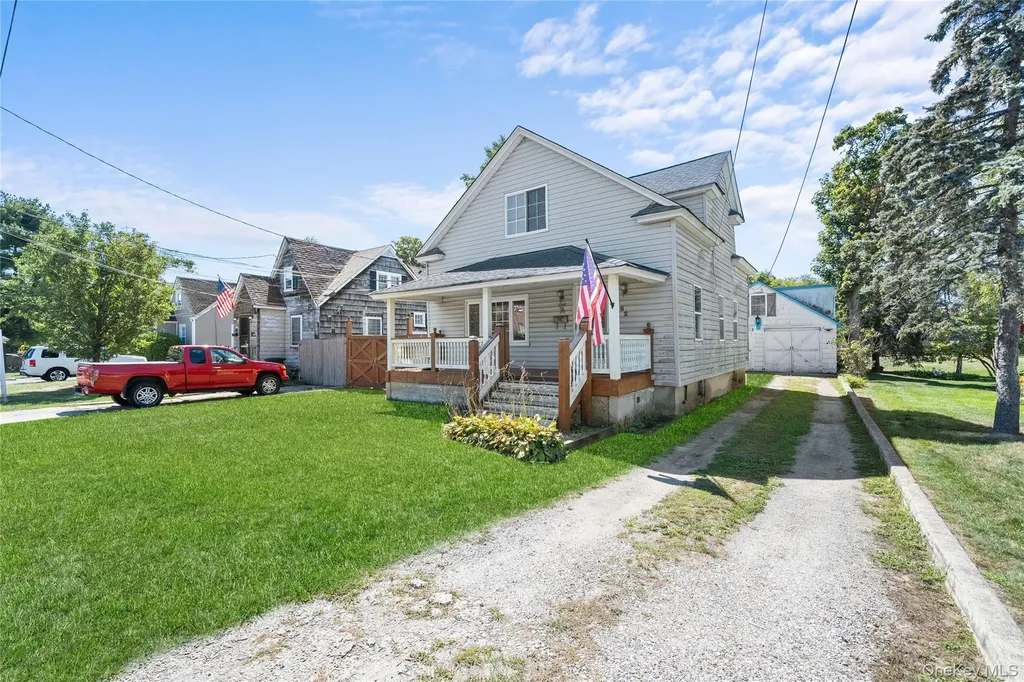 62 Center Avenue Bay Shore NY 11706