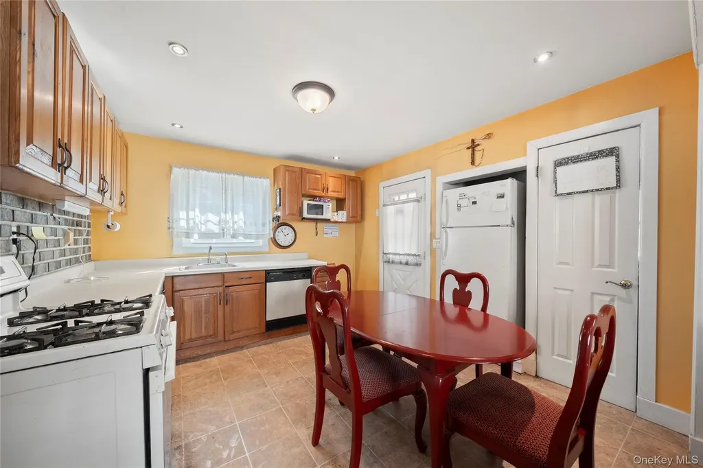 62 Center Avenue Bay Shore NY 11706