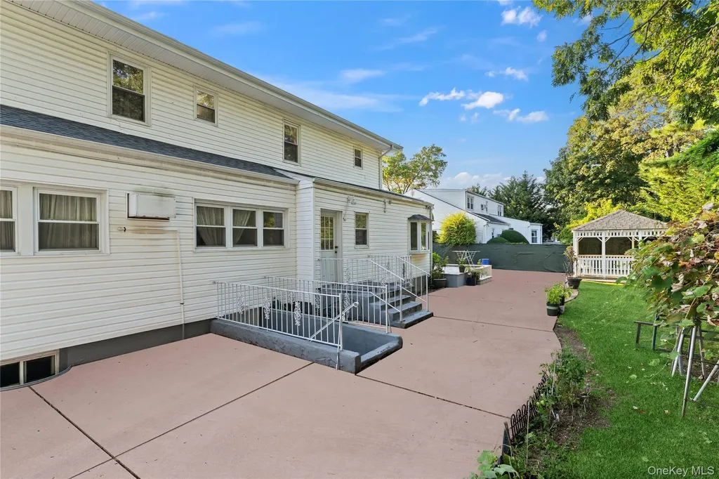 174 Delaware Avenue Freeport NY 11520