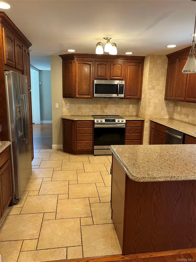 10 Jonah Road Miller Place NY 11764