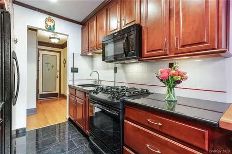 10 Nosband Avenue White Plains NY 10605
