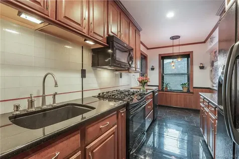 10 Nosband Avenue White Plains NY 10605