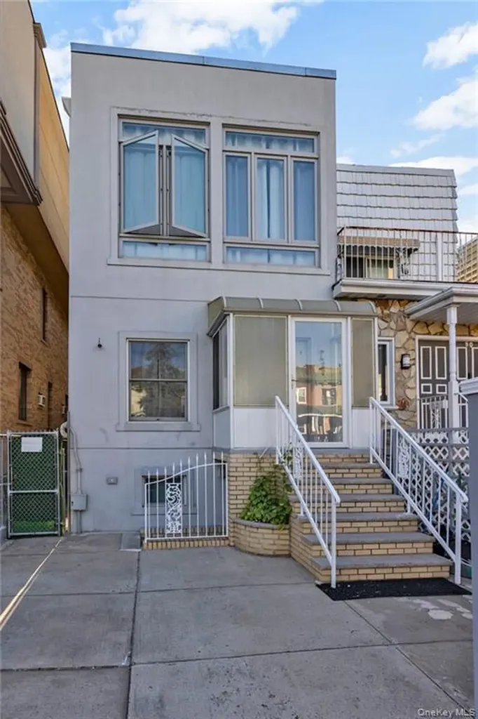 82 W End Avenue Brooklyn NY 11235
