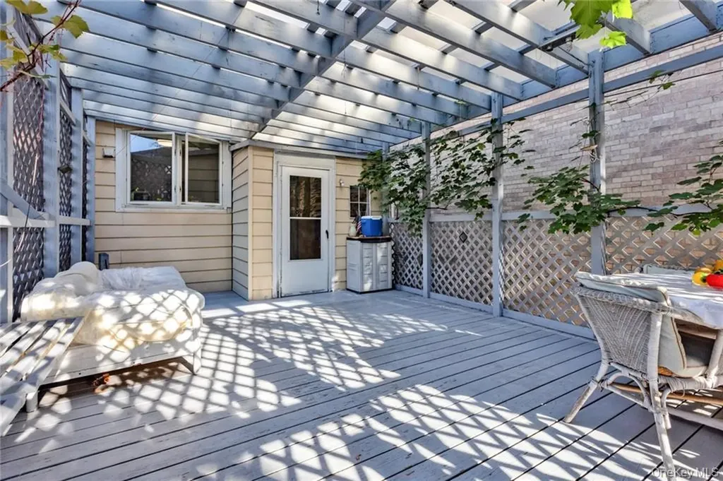 82 W End Avenue Brooklyn NY 11235