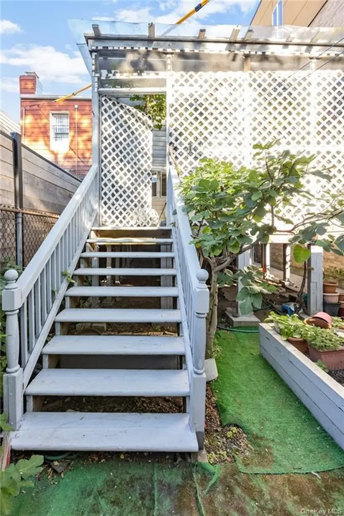 82 W End Avenue Brooklyn NY 11235