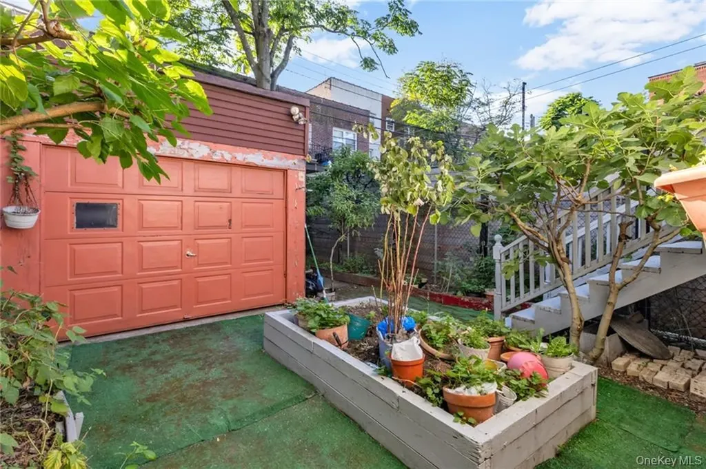82 W End Avenue Brooklyn NY 11235