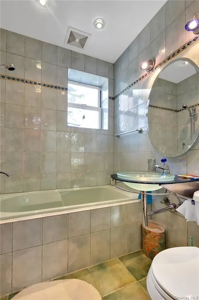 82 W End Avenue Brooklyn NY 11235