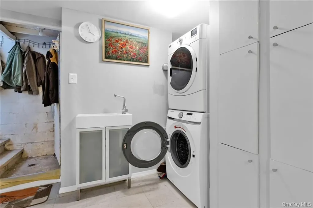 82 W End Avenue Brooklyn NY 11235