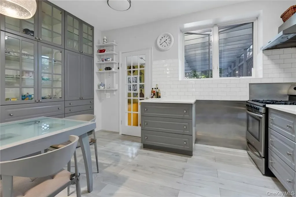 82 W End Avenue Brooklyn NY 11235