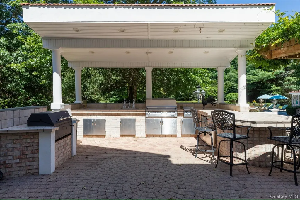 23 Old Westbury Road Old Westbury NY 11568