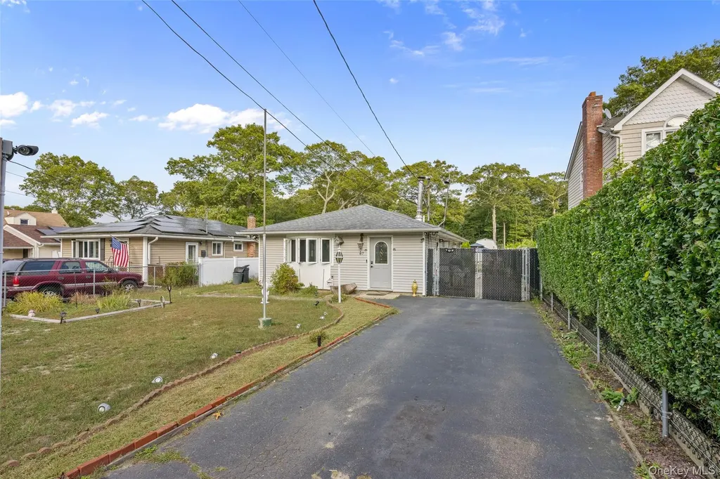 87 Biltmore Drive Mastic Beach NY 11951