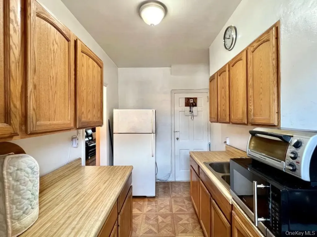 25-14 43 Street Astoria NY 11103