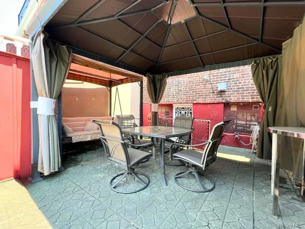 25-14 43 Street Astoria NY 11103