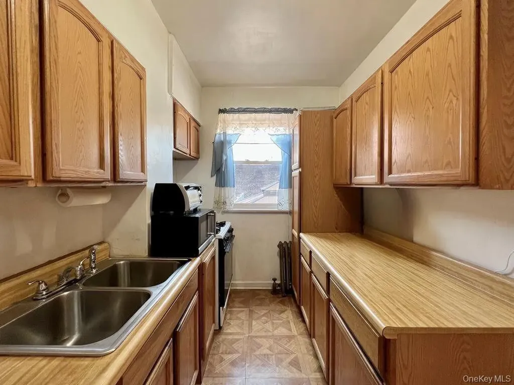 25-14 43 Street Astoria NY 11103