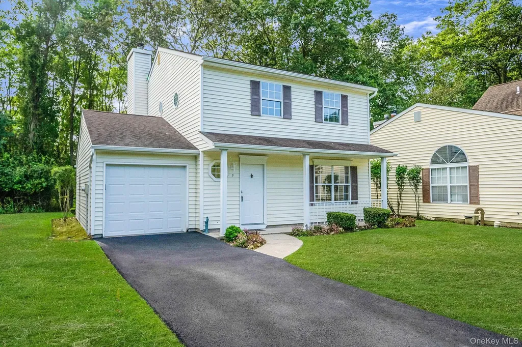 7 Mallard Path Coram NY 11727