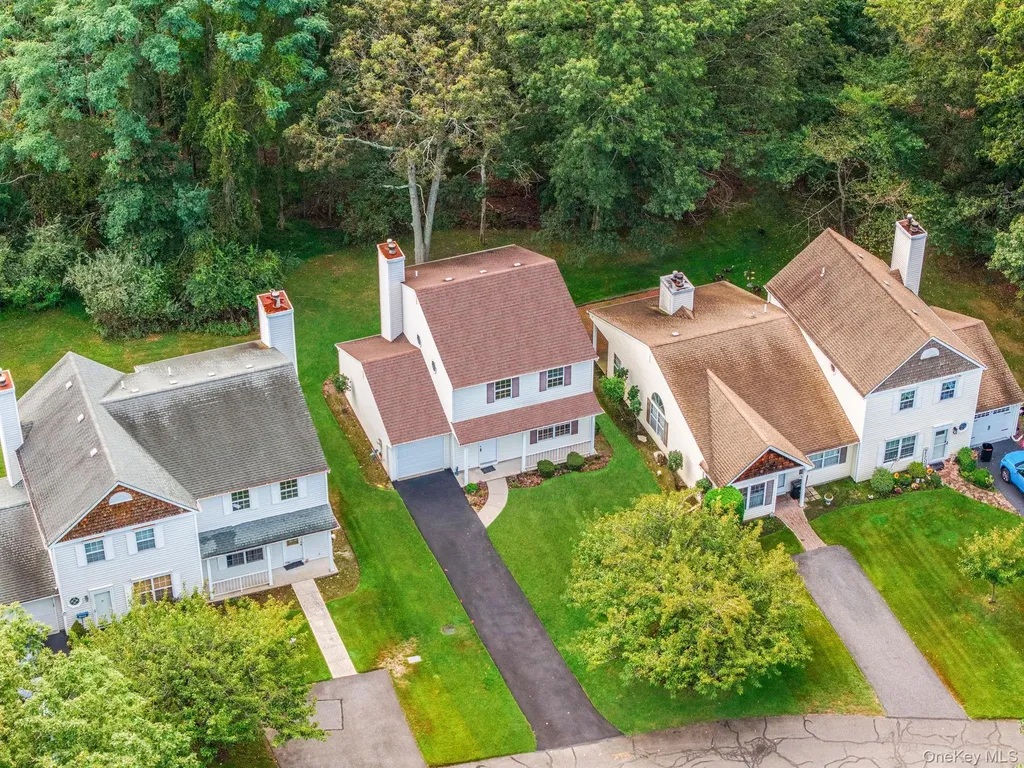 7 Mallard Path Coram NY 11727