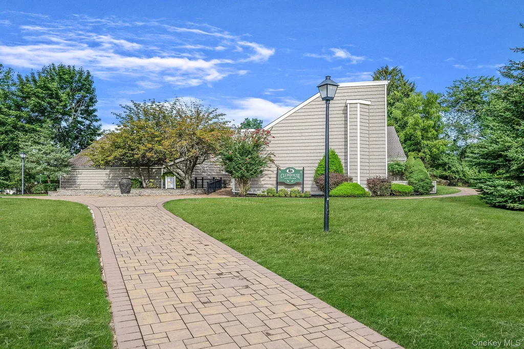 7 Mallard Path Coram NY 11727