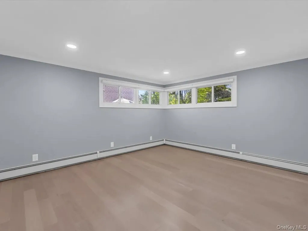 19 Ridge Drive E Roslyn NY 11576