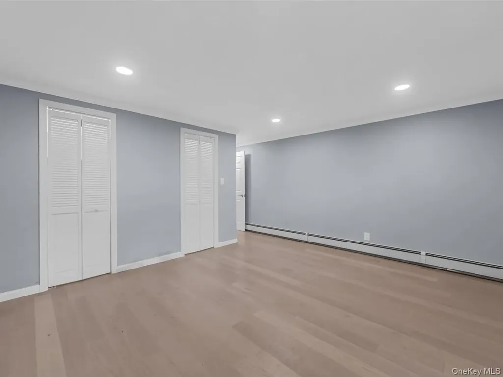 19 Ridge Drive E Roslyn NY 11576