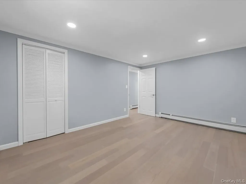 19 Ridge Drive E Roslyn NY 11576