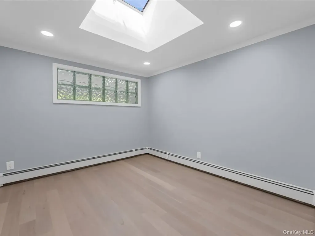 19 Ridge Drive E Roslyn NY 11576