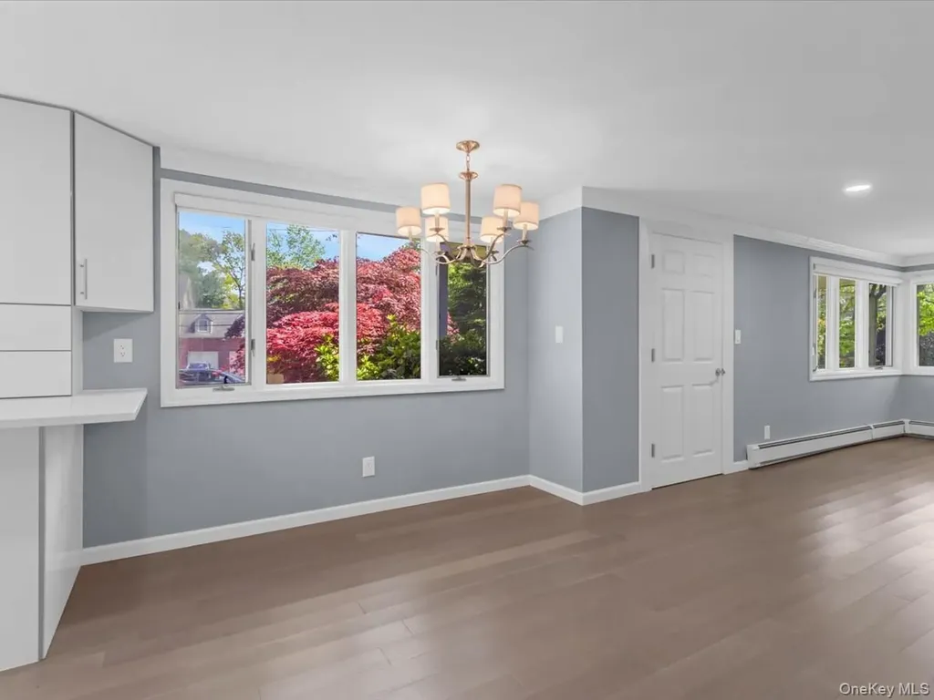 19 Ridge Drive E Roslyn NY 11576