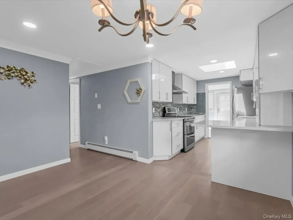 19 Ridge Drive E Roslyn NY 11576