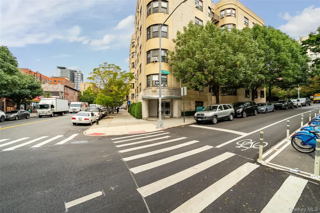190 E Mosholu Parkway S Bronx NY 10458