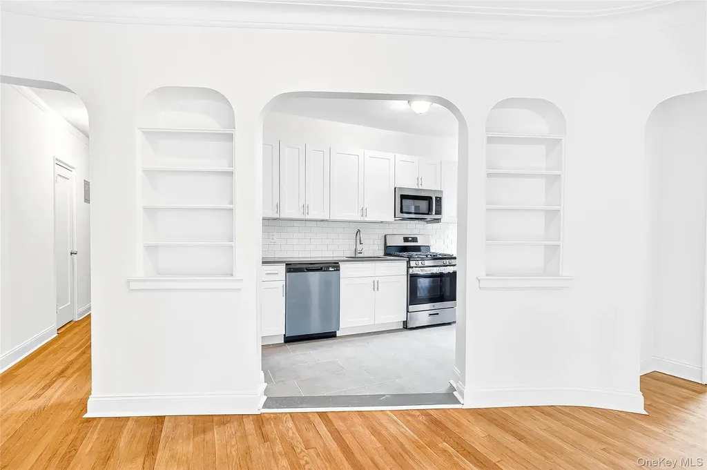 190 E Mosholu Parkway S Bronx NY 10458