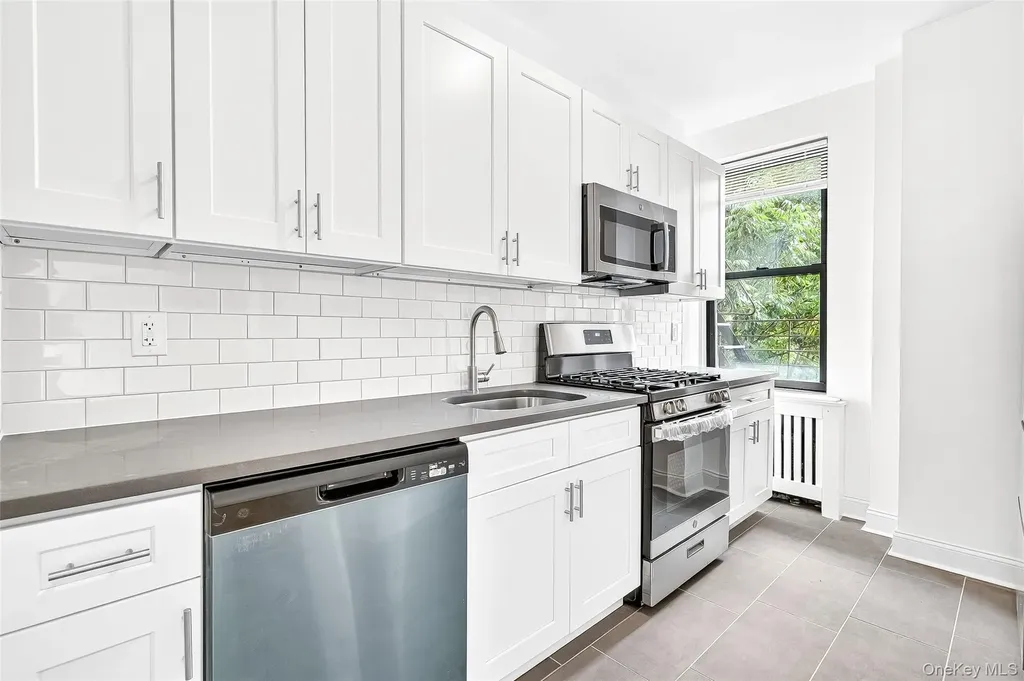 190 E Mosholu Parkway S Bronx NY 10458