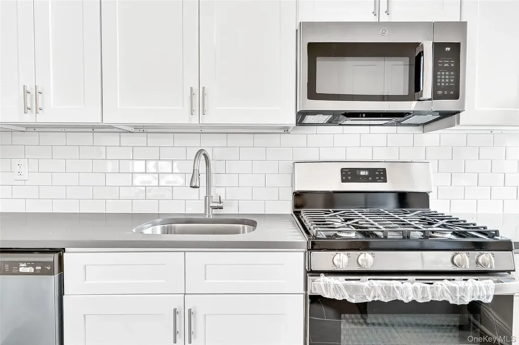 190 E Mosholu Parkway S Bronx NY 10458
