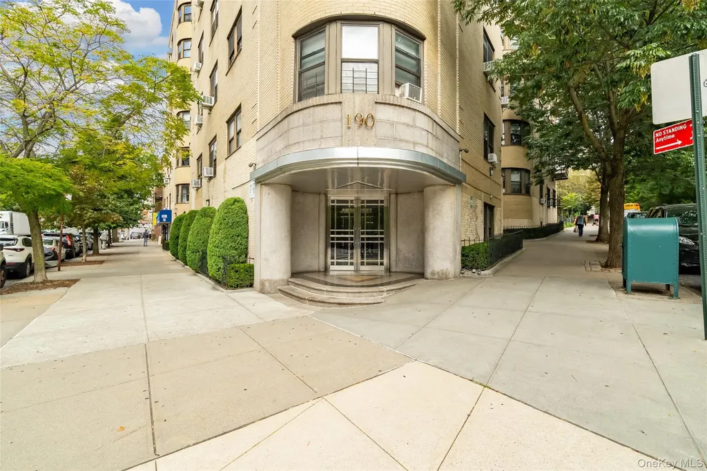190 E Mosholu Parkway S Bronx NY 10458