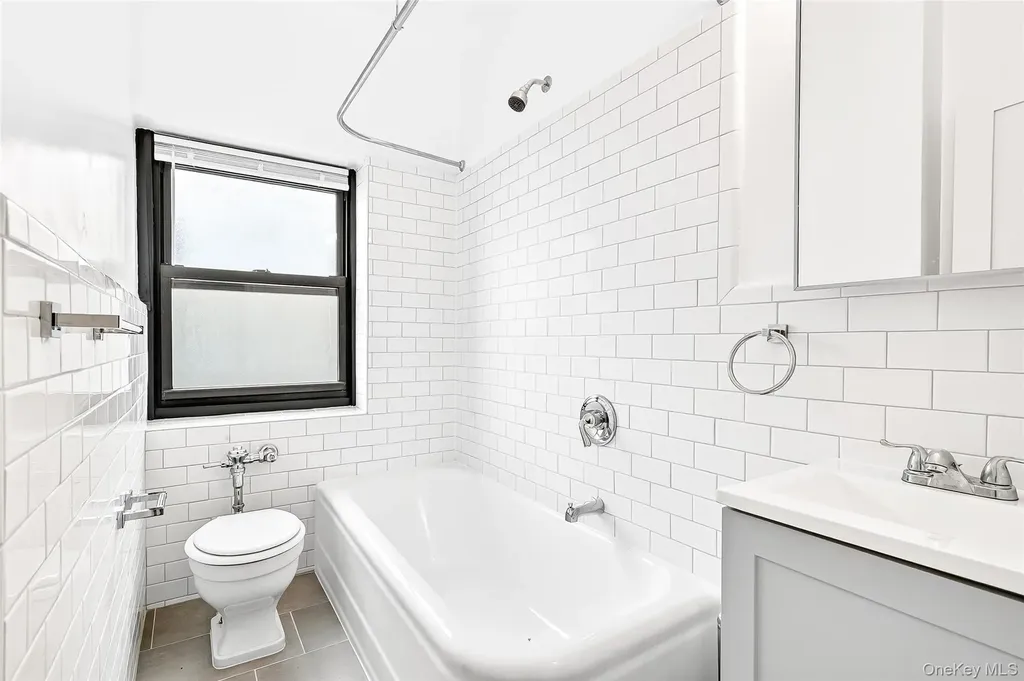 190 E Mosholu Parkway S Bronx NY 10458