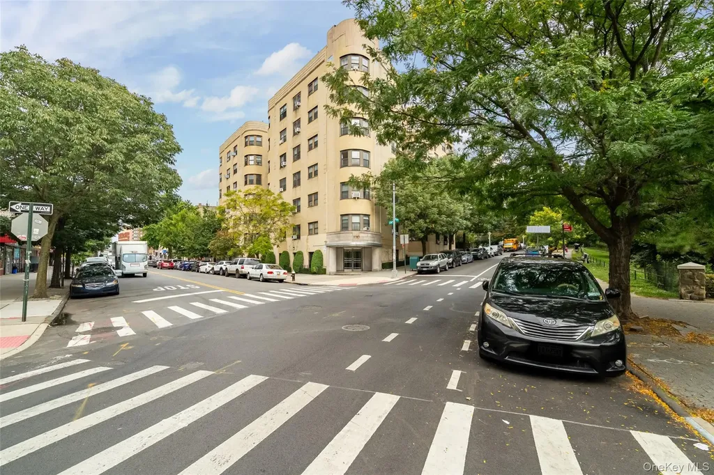190 E Mosholu Parkway S Bronx NY 10458