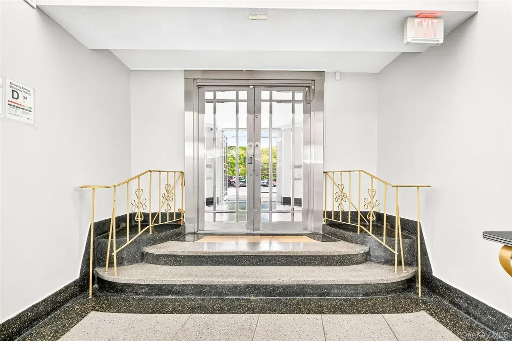 190 E Mosholu Parkway S Bronx NY 10458