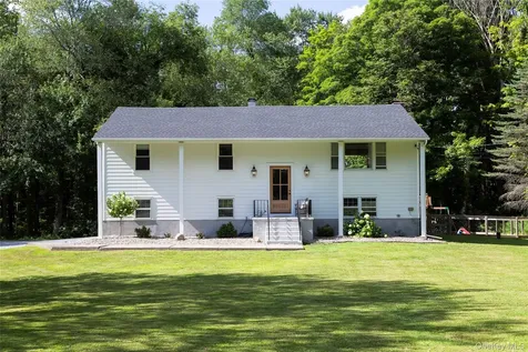 56 Hoof Print Road Millbrook NY 12545