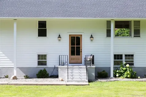56 Hoof Print Road Millbrook NY 12545