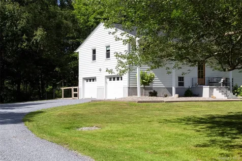 56 Hoof Print Road Millbrook NY 12545
