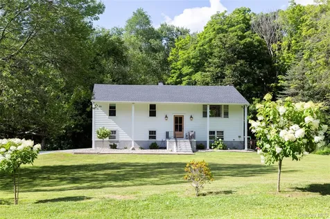 56 Hoof Print Road Millbrook NY 12545
