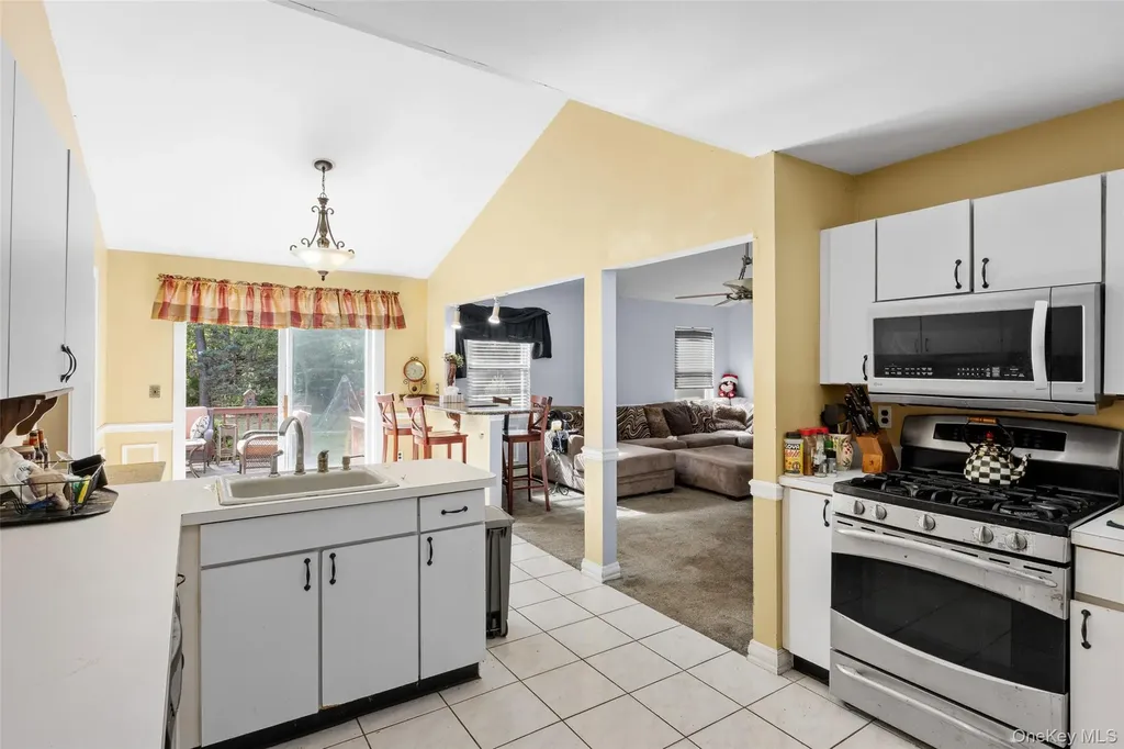 20 Westminster Drive Bohemia NY 11716